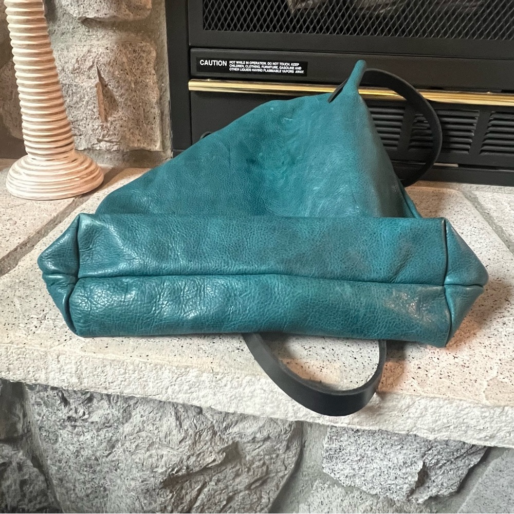 Hawks and Doves rustic leather tote - Picture 7 of 8
